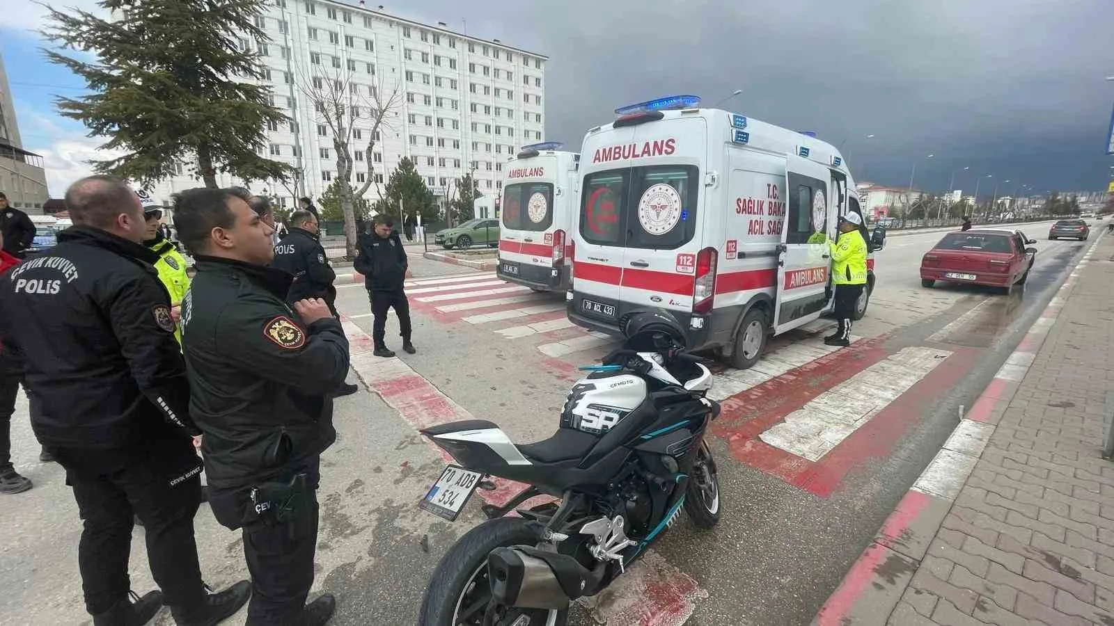 Karaman’da Motosiklet Otomobile Çarptı: 1 Kişi Yaralandı