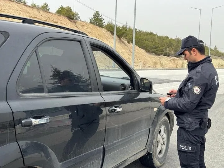 Karaman’da Emniyetten Geniş Çaplı Denetim: 11 Kişi Tutuklandı, Uyuşturucu ve Silahlar Ele Geçirildi
