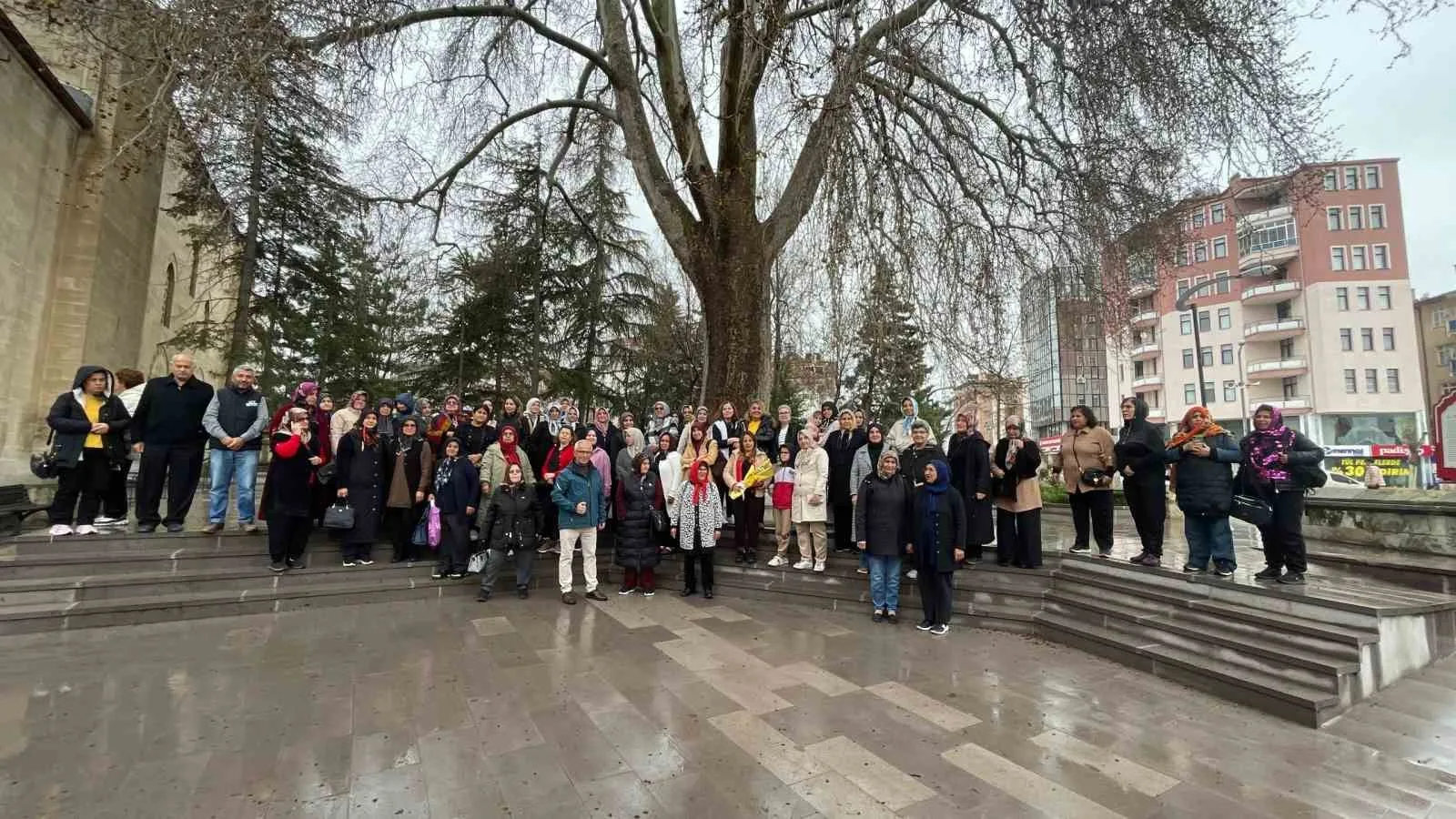Antalya’dan gelen turistler Karaman’ın tarihi ve turistik yerlerini gezdi