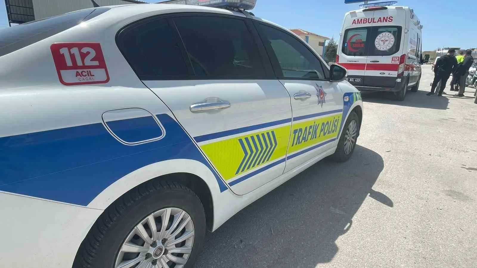 Karaman OSB’de Motosiklet Kazası: Yemekler Yola Saçıldı, Sürücü Yaralandı