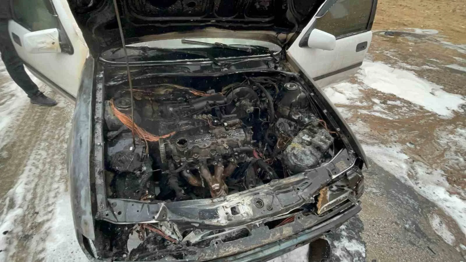 Karaman’da Çalıştırılmak İstenen Otomobil Alev Aldı