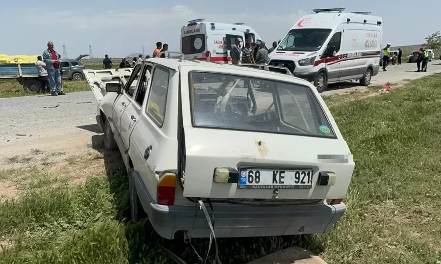 Karaman’da Şiddetli Çarpışma: Hafif Ticari Araç Devrildi, 4 Kişi Yaralandı