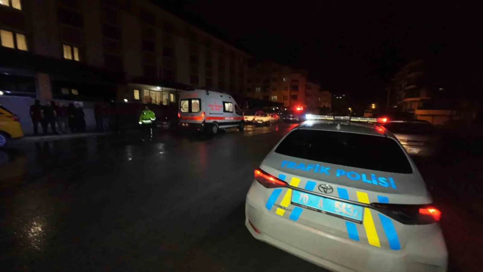 Karaman’da Otomobil Yolun Karşısına Geçmek İsteyen Yaşlı Adama Çarptı: 1 Yaralı