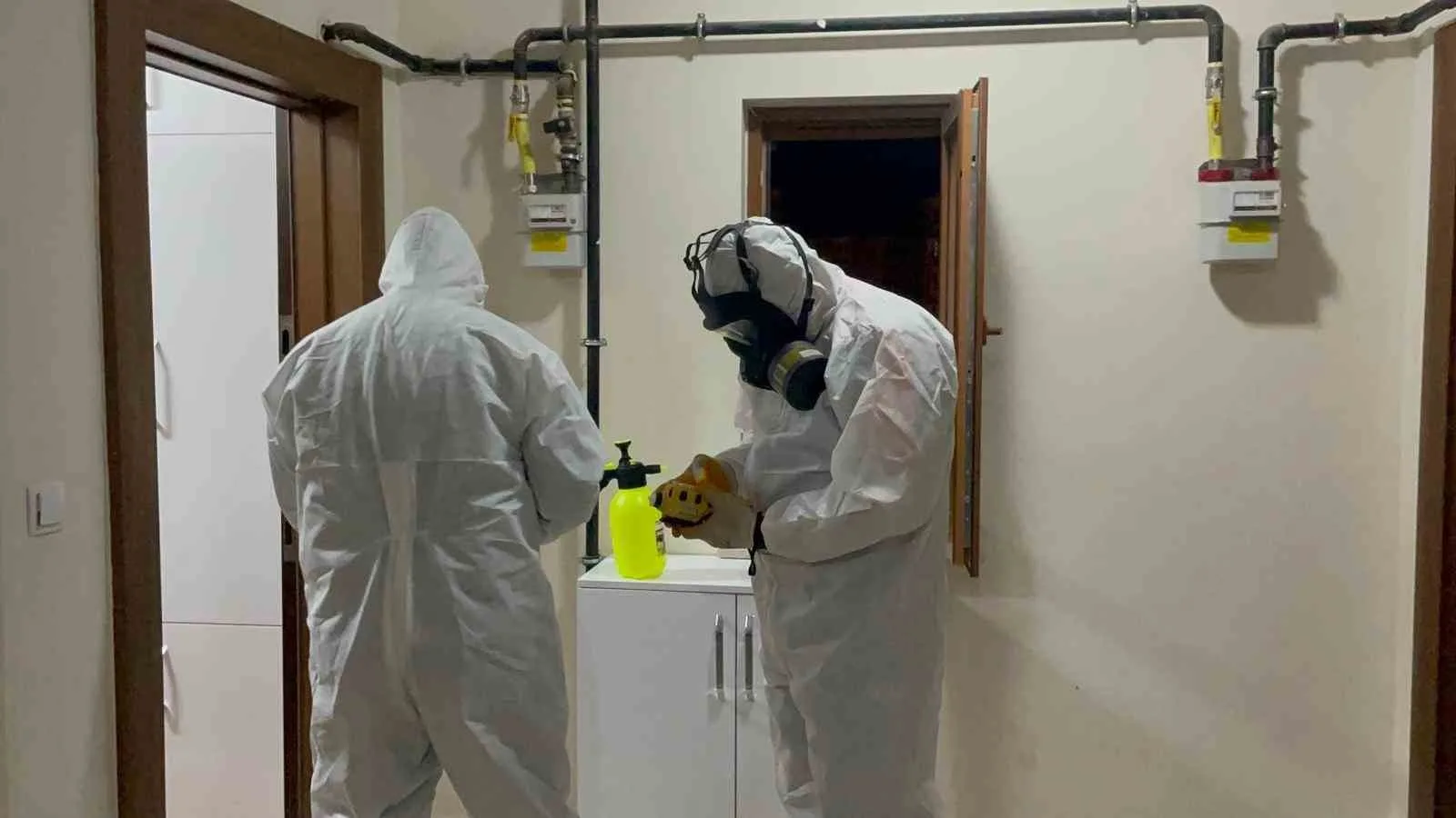 Karaman’da Apartmanda Kimyasal Alarm: Böcek İlacı Kokusu Alan Sakinler İhbar Etti, AFAD Katları Tahliye Etti!