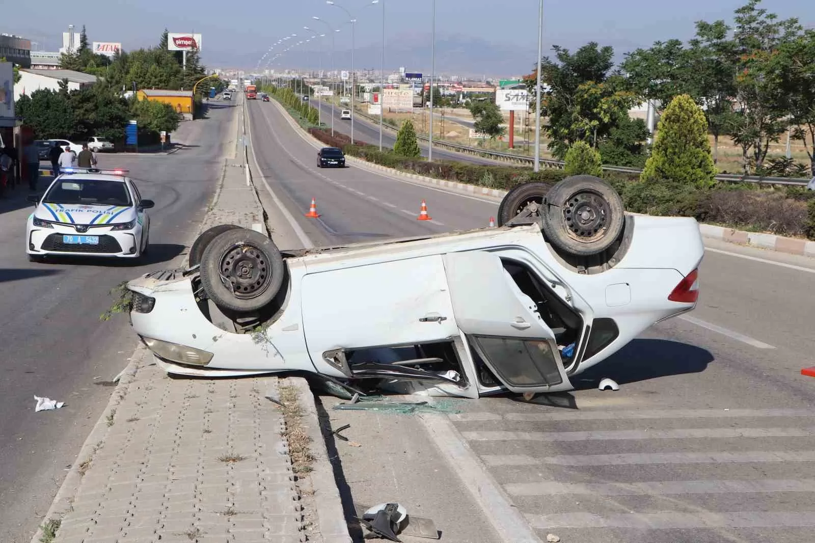 Karaman’da Feci Kaza: Karşı Şeride Geçip Takla Atan Otomobilde Aynı Aileden 5 Kişi Yaralandı!