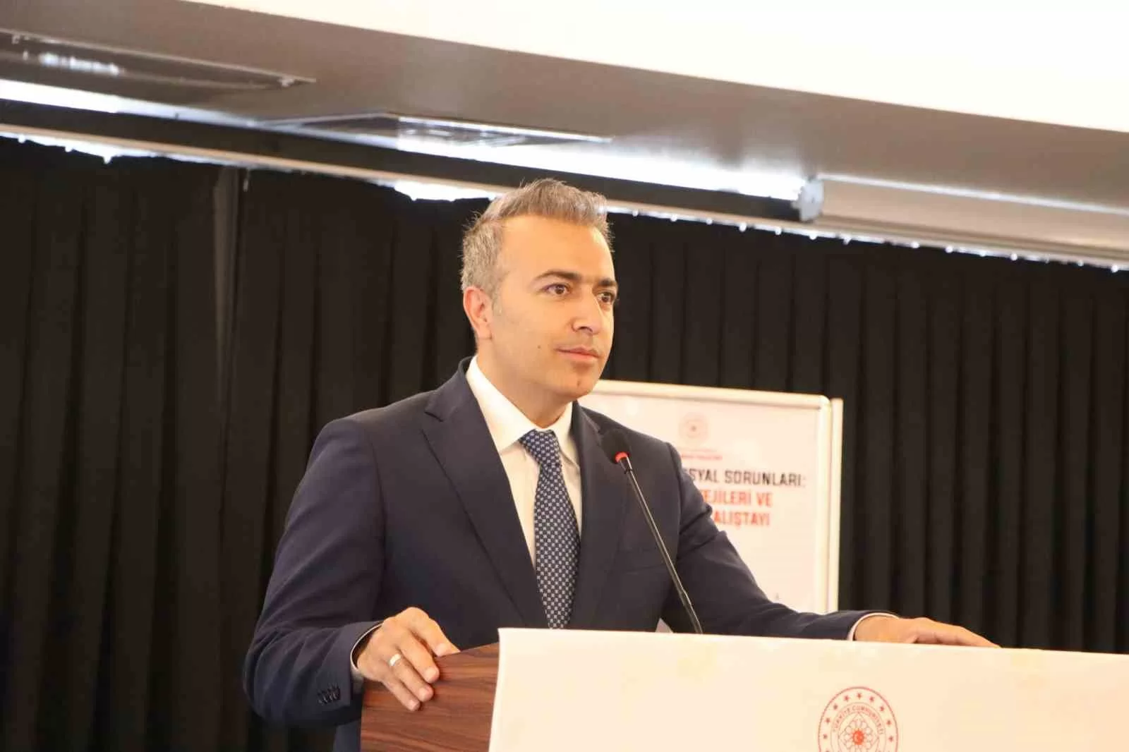 Karaman’da Sosyal Sorunlar Masaya Yatırıldı: Vali Çiçek Şehrin Acı İstatistiklerini Açıkladı!