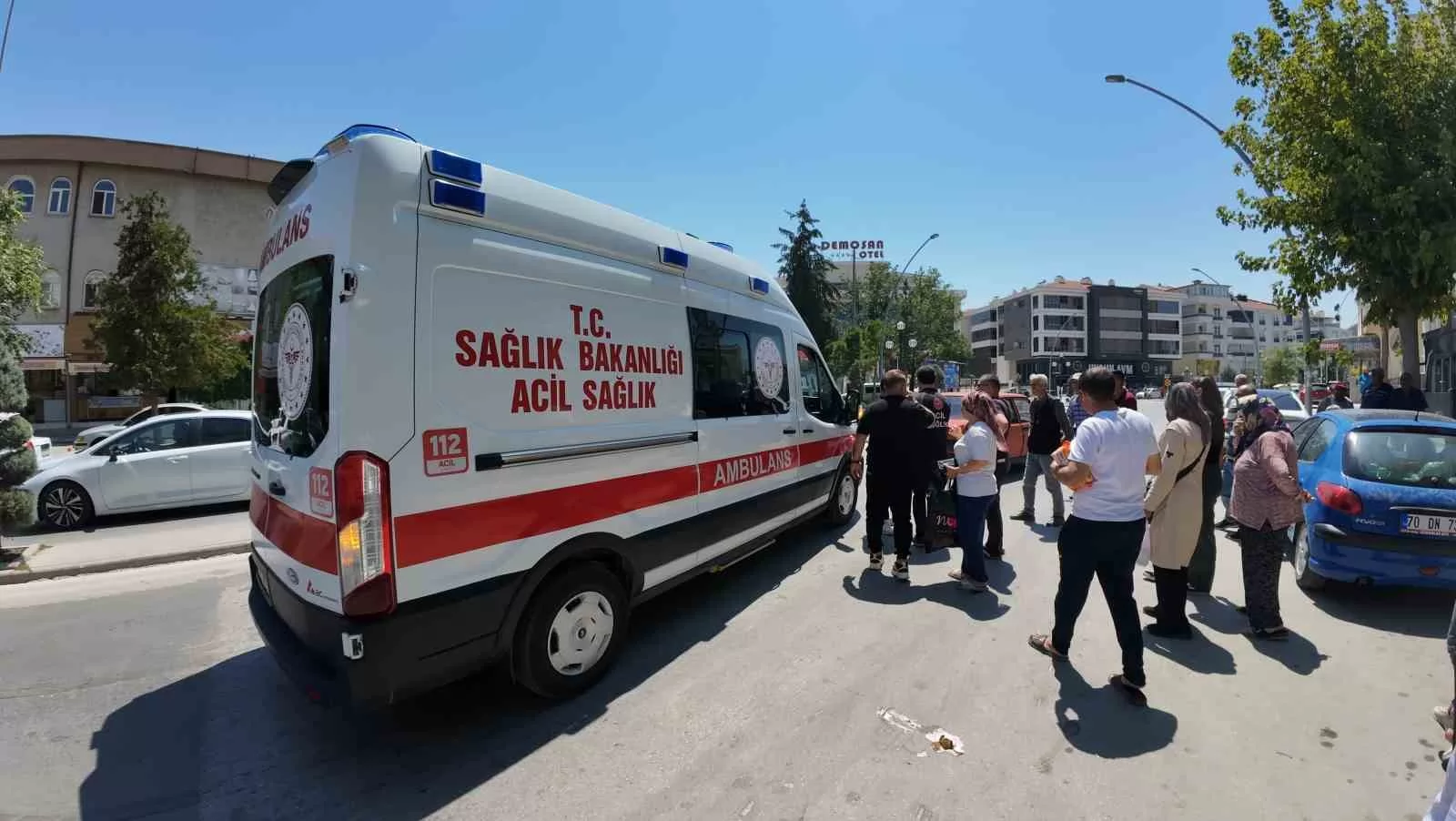 Karaman’da Dondurma Aldıktan Sonra Yola Çıkan Genç Kadına Otomobil Çarptı: 1 Yaralı!