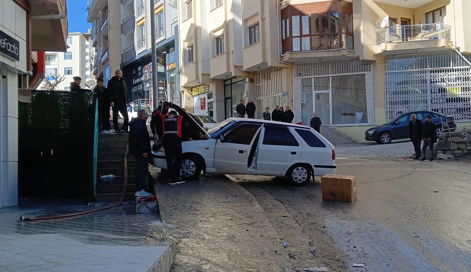 Ermenek’te Seyir Halindeki Otomobilin Motor Kısmı Yandı