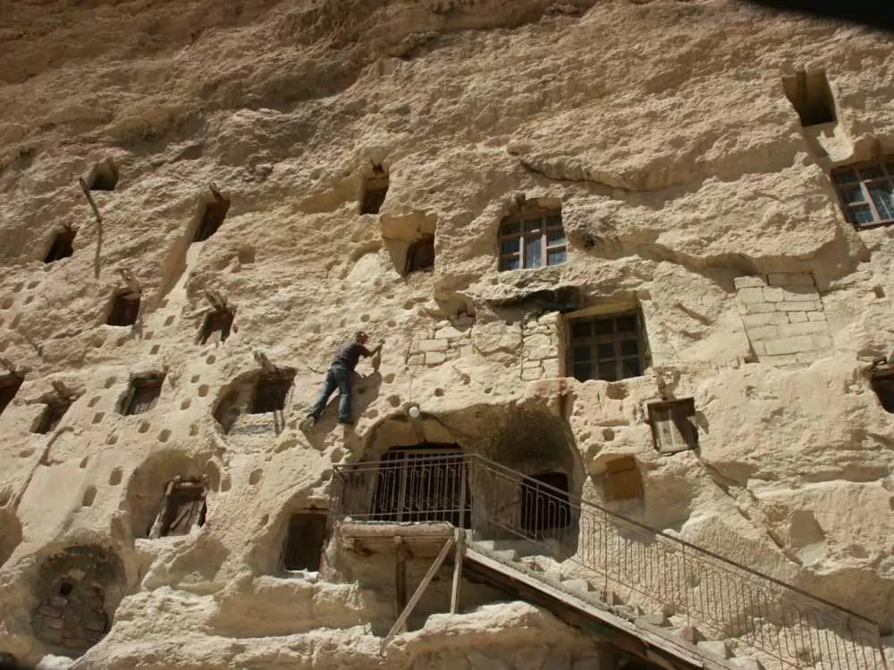 Yüzyıllara Direnen Miras: Karaman Taşkale Tahıl Ambarlarının Sırlı Dünyası