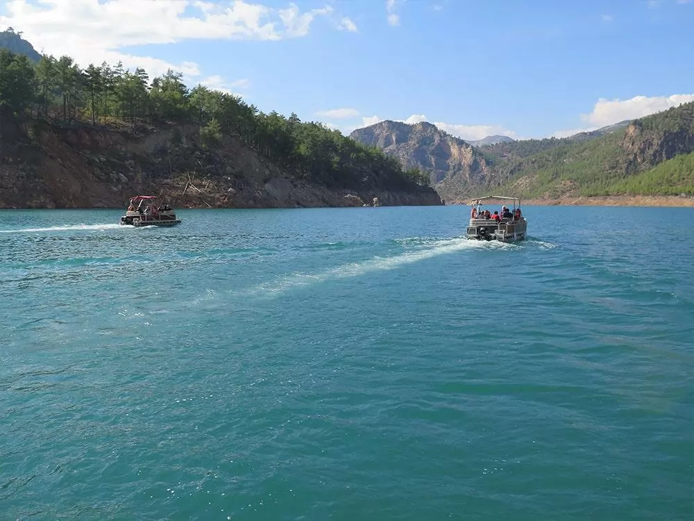 Ermenek Turkuaz Barajı: Karaman’ın Gök Yüzlü Sessiz Göleti