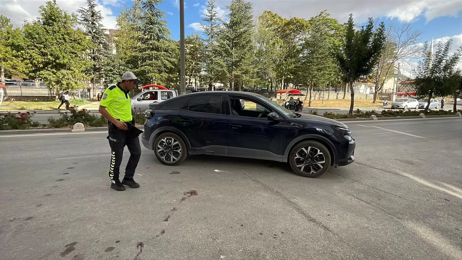 Karaman’da Otomobil ile Elektrikli Bisiklet Çarpıştı: 16 Yaşındaki Sürücü Yaralandı