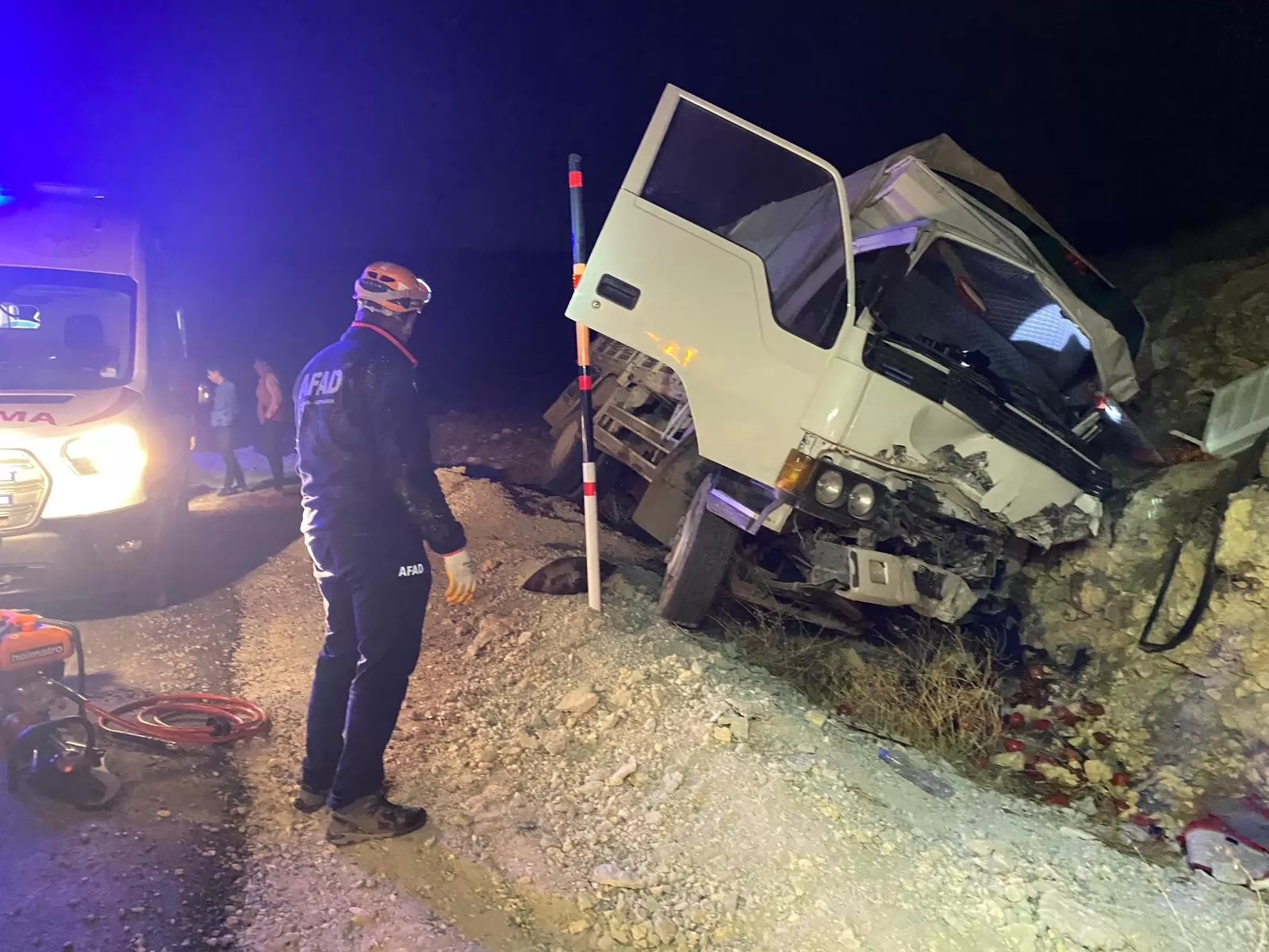 Karaman’da Kamyonet Kayalıklara Çarptı: 1 Yaralı