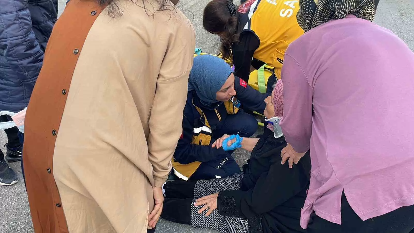 Karaman’da yaşlı kadına otomobil çarptı