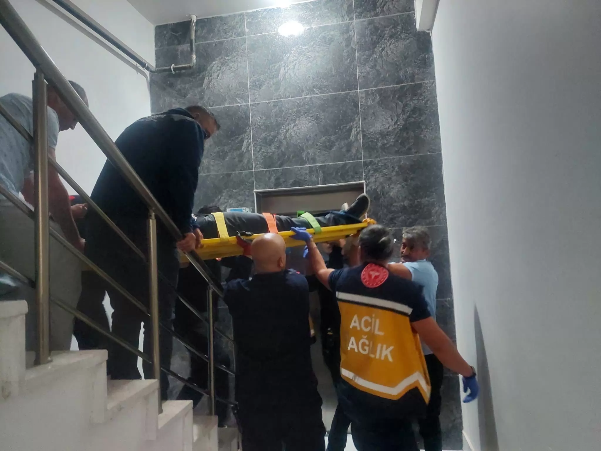 Karaman’da Asansör 1 Kat Düştü: Bir Kişi Yaralandı